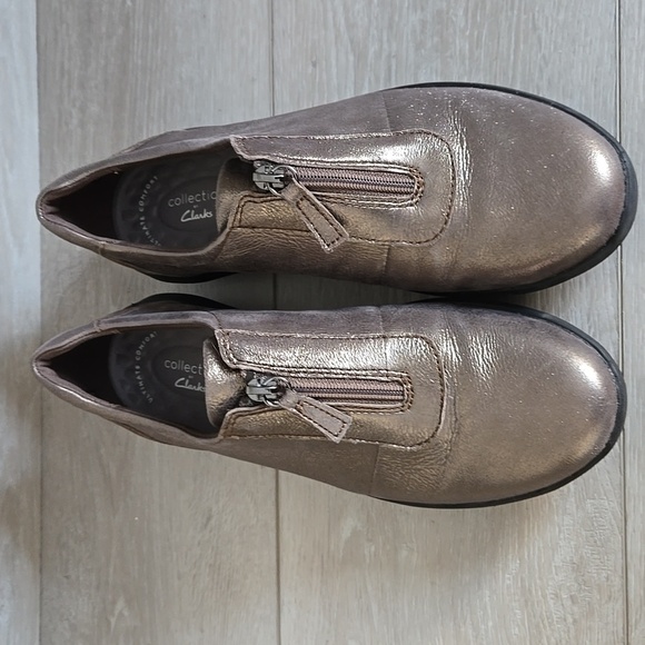 Clarks Collection Women Metallic Slip-On Shoes with Zipper Cushio Feel Sz 9M - Picture 3 of 12